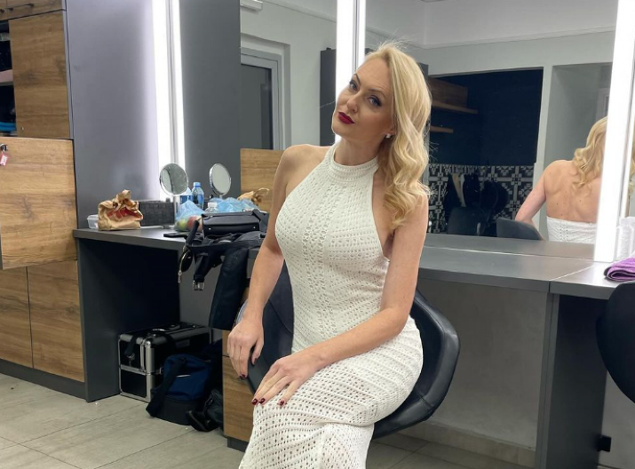 VODITELJKA PINKA POKAZALA ZATEGNUTO TELO! Bikini od tračica i luksuzno uživanje na brodu (FOTO)