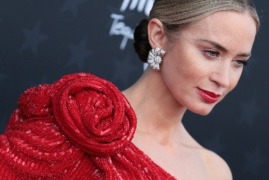 PODMLADILA SE ZA 20 GODINA Glumica se odrekla plave i braon kose, sada fura samo ovu nijansu, a vole je i Srpkinje