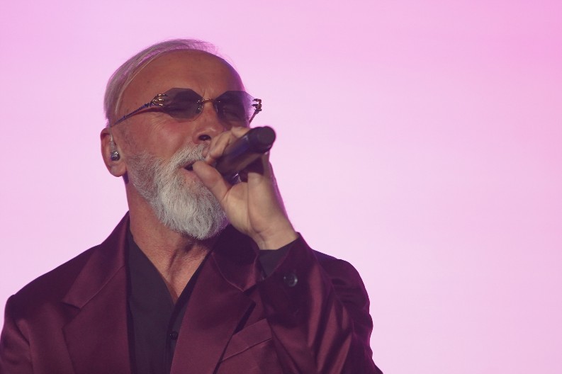 "PEKLA ME JE SAVEST" Dino Merlin otkrio bolnu istinu o braku: "Nagovarao sam je da se..." (VIDEO)