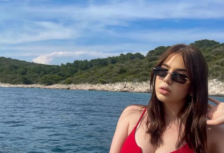 KO JE DEČKO UNE ČOLIĆ? Objavila snimak sa jahte okružena muškarcima, a svi se pitaju jedno (FOTO)