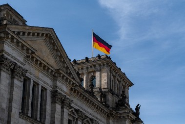 SKANDAL U NEMAČKOM PARLAMENTU: Kukasti krst na glasačkom listiću – potera za vinovnikom!