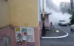 POTRESAN SNIMAK IZ RUSIJE:  Dečak za dlaku izbegao smrt, zgrada eksplodirala! (VIDEO)