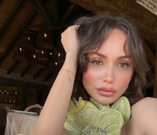 EMINI JAHOVIĆ SRCE PUNO LJUBAVI! Srećne vesti u pevačicinom domu, evo šta se desilo (FOTO)