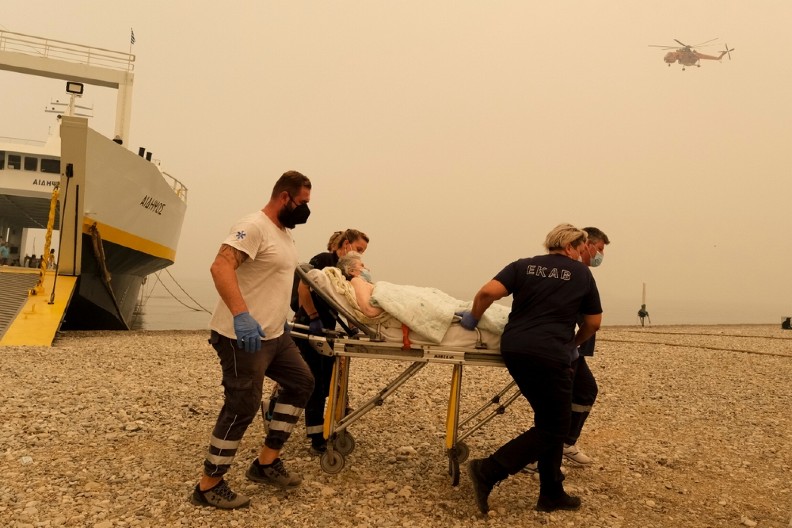 "BIO SAM SA ŽENOM NA PLAŽI... SAT VREMENA KASNIJE ON SE VRATIO I OTKINUO MI JE DEO UHA" Čoveku se odmor u Grčkoj se pretvorio u košmar!