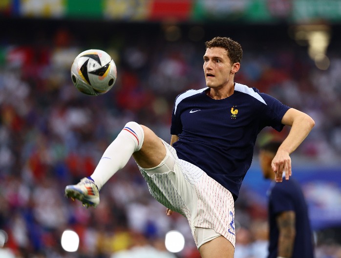 SNIMAK EKSPRESNO ODJEKNUO NA MREŽAMA Francuz i zvezda Intera se oženio, pa pokazivao albanskog orla na svadbi (VIDEO)