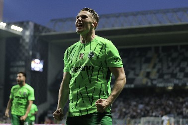 ZAVRŠENA JOŠ JEDNA SAPUNICA Arsenal pobedio konkurenciju, gol mašina uzela čuveni broj