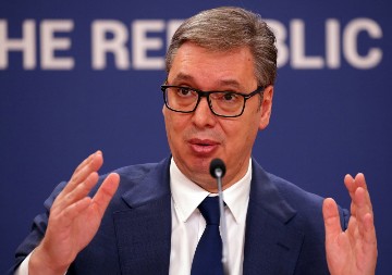 VELEMAJSTOR POLITIKE: Aleksandar Vučić obojenu revoluciju pretvorio u nemi crno-beli film!