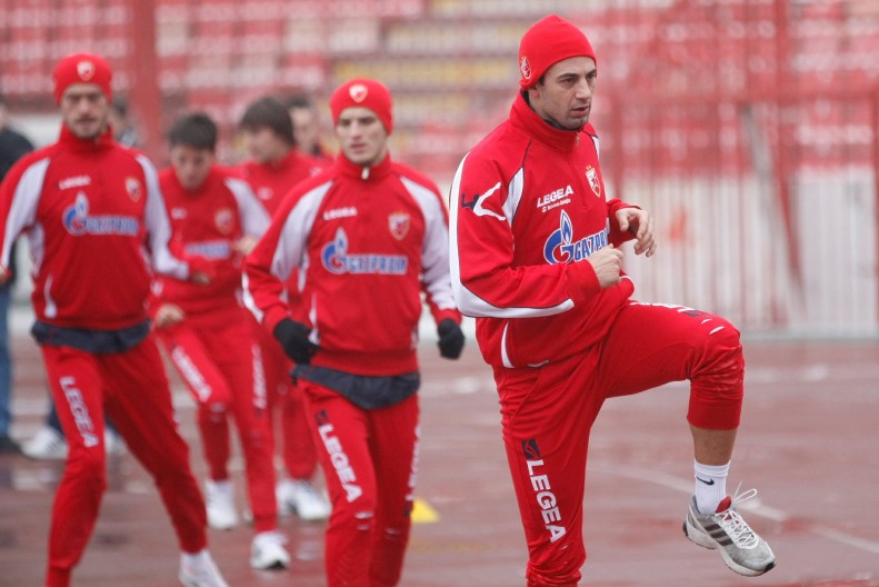 ZBOG PIJANSTVA OTERAN SA PRIPREMA, UDARIO POLICAJCA, PA OTIŠAO IZ ZVEZDE Gde je sada Milan Mrva Jovanović, čovek koji je umalo srušio Engleze na "Vembliju"?