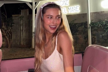 UDALA SE ĆERKA STIVA DŽOBSA Bogata naslednica blokirala ceo grad, evo koliko para je spiskala na luksuzno venčanje!