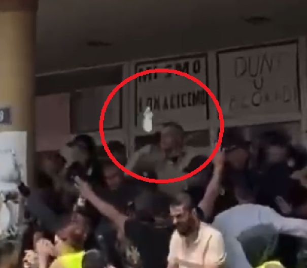 BLOKADERI ORGANIZOVALI LINČ NA NAČELNIKA PAZARSKE POLICIJE Strašne scene nasilja u Novom Pazaru (VIDEO)