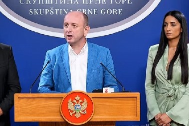 KNEŽEVIĆ PROTIV POVEĆANJA PLATA SUDIJAMA I TUŽIOCIMA: Hapse vladike a ne smeju Đukanovića koji poziva na građanski rat!