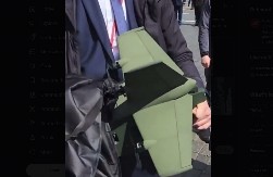 KAKVO ORUŽJE BUDUĆNOSTI NOSI PUTINOV TELOHRANITELJ? Revolucija u bezbednosti predsednika (VIDEO)