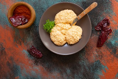 URNEBES SALATA PO RECEPTU KAFANSKOG KUVARA Gotova za 5 minuta i ljuta, super ide uz roštilj