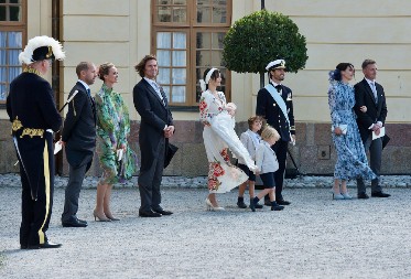 PRINC DŽULIJAN (4) ZABAVIO NAROD Napravio urnebes na svečanosti, nećete verovati šta je radio!