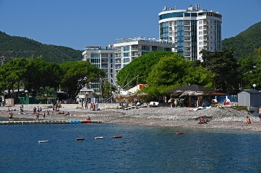 Nerealne slike iz Budve: Usnimljena scena na koju nisu navikli, đetići se hvataju za glavu (VIDEO)