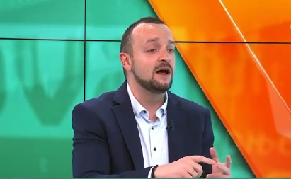 ČIST FAŠIZAM NA ŠOLAKOVOJ TELEVIZIJI Penzioneri će uskoro poumirati, onda mi blokaderi preuzimamo državu!! (VIDEO)