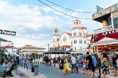 SRPSKA PORODICA NA LETOVANJU U GRČKOJ U ŠOKU Gazda im isključio klimu jer nisu platili svih 10 dana, "70 evra ili spavaj na +40"