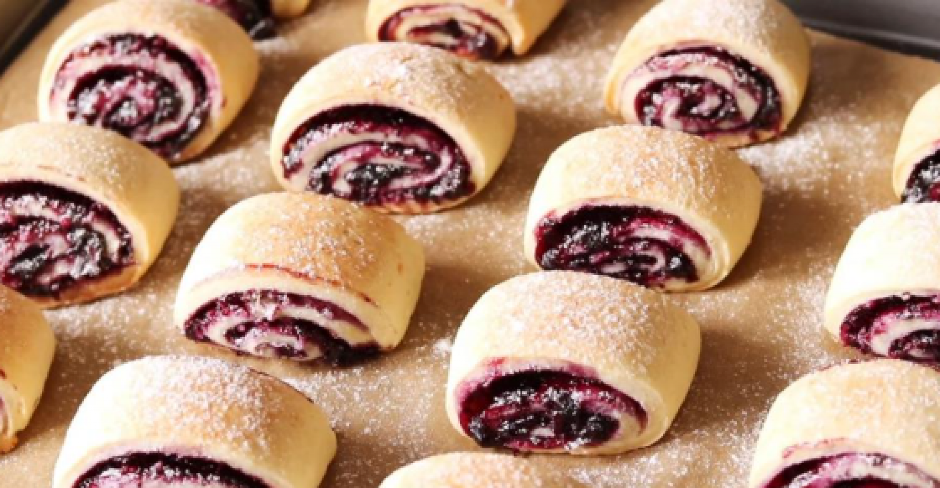 ROLNICE SA RIBIZLOM Mirisne, prhke i blago kiselkaste, odmah vraćaju u detinjstvo