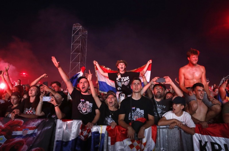 "JUGOSLAVIJA JE MRTVA, HRVATSKI ČOVEK JE ZA DOM SPREMAN" Ustaštvo se uzdiže u komšiluku, jezive poruke više i ne kriju!