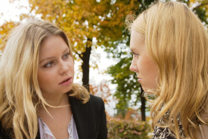 VIC DANA Idu dve plavuše ulicom i jedna kaže drugoj..