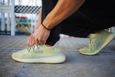 OD IMPERIJE DO KATASTROFE Kako je Adidas izgubio milijarde zbog poznatog repera