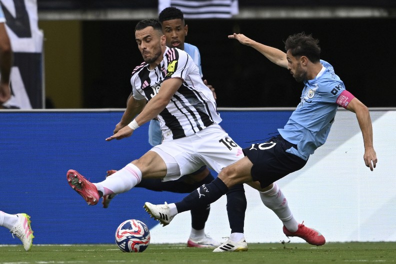 JUVENTUS PRESEKAO Kostić odlazi, evo kolika je cena