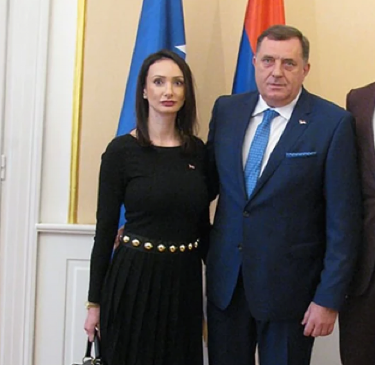 "LJUDI NE ZNAJU KROZ ŠTA MI PROLAZIMO, DOSTA MI JE VIŠE" Ćerka Milorada Dodika ispričala sve: "Moram da zaštitim decu"