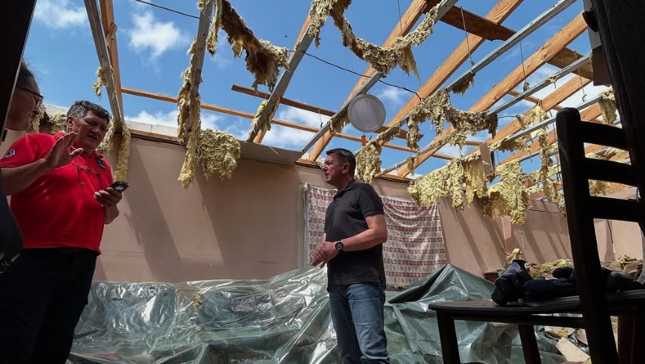 NEVREME NAPRAVILO HAOS Oštećeno skoro 100 kuća na teritoriji Gornjeg Milanovca: Meštani prijavili štetu, opština pomaže sa 50 odsto novačnih sredstava