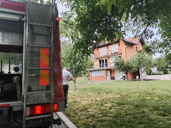 NIJE USPEO DA POBEGNE IZ KUĆE NA VREME, DIM GA JE UGUŠIO Meštani potrešeni posle požara u Užicu