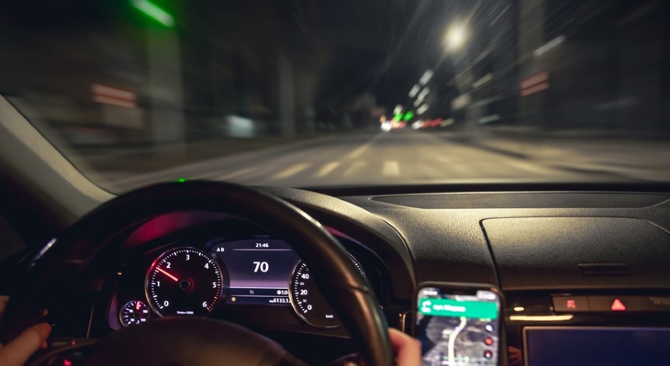 JEDAN TRIK OLAKŠAVA NOĆNU VOŽNJU Zlata je vredan - preporučuju ga stručnjaci