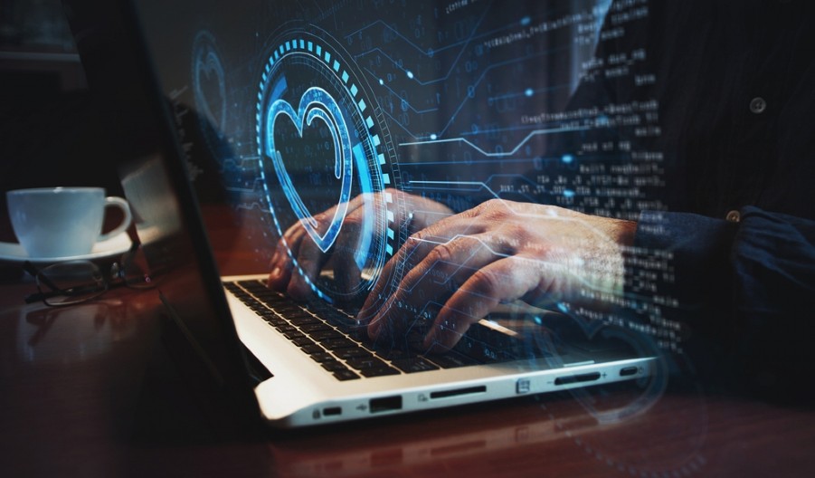 ZALJUBIO SE U ŽENSKOG ČETBOTA, PA iZGUBIO VEZU SA REALNOŠĆU Evo šta psiholog ima da kaže na to