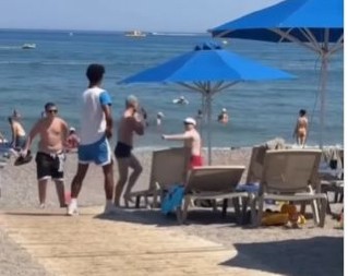 "LETOVANJE ALL INCLUSIVE, BATINE GRATIS!" Snimak sa Rodosa šokirao mreže