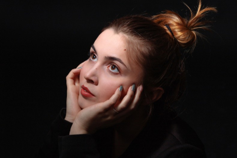 DA LI IMATE MLADEŽ NA ČELU?  Indijski astrolozi veruju da to ođređuje vašu sudbinu - evo da li ćete se mučiti u životu