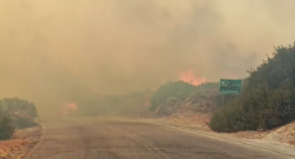 GORI GRČKA, POŽARI PRETE DA UNIŠTE SVE! Horor scene na samo 40 kilometara od Atine, dvoje ljudi izgubilo živote u vatrenoj stihiji! (VIDEO)