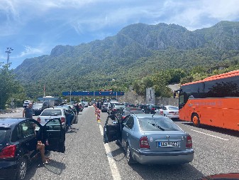 OVOG VIKENDA OČEKUJTE HAOS NA PUTEVIMA! Evo KAKO izbeći gužvu na naplatnim rampama