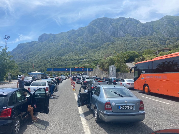 OVOG VIKENDA OČEKUJTE HAOS NA PUTEVIMA! Evo KAKO izbeći gužvu na naplatnim rampama