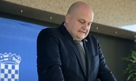 HRVATSKI MINISTAR BAHAT NA MAKS Vozi službeni Audi s policijskim rotacijama - hrvatski mediji objavili fotografije!