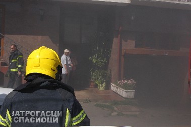 VATRENA STIHIJA GUTA DEPONIJU KOD SOMBORA Požar buknuo od ponoći, više od 10 vatrogasnih vozila na terenu
