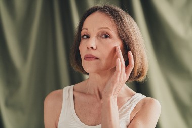 REŠI SE BORA I PEGA LAKŠE NEGO IKAD PRE Samo pomešajte ova 4 sastojka iz kuhinje i i gledaj kako će ti lice zablistati kao sa reklami