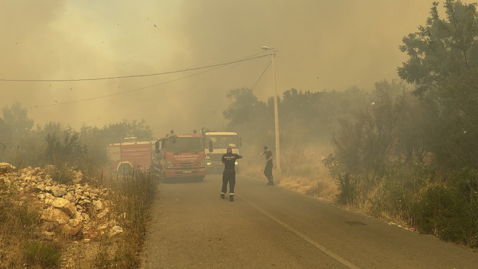 OTAC ČETVORO DECE POGINUO U KUČIMA Vojnik Dejan stradao prilikom prevrtanja cisterne, jedna osoba teško povređena