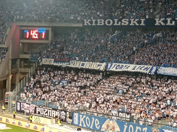 HAOS U BEOGRADU Poljski navijači lomili izloge u centru grada (FOTO)