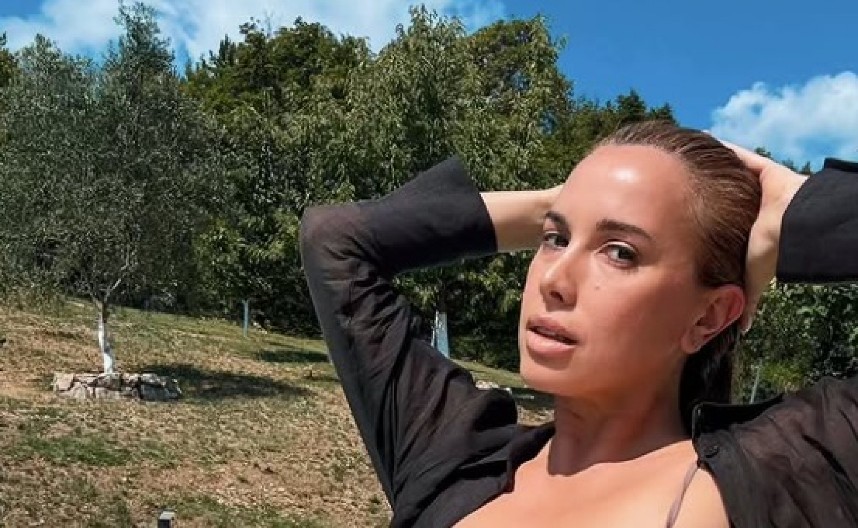 NIVES CELZIJUS ZAPALILA MREŽE! Grudi poskakuju, a tek da vidite u kakvoj je pozi (VIDEO)