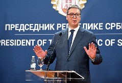 KAD ME VEĆ VUČETE ZA JEZIK... Vučić odgovorio stranoj novinarki: Uzeli ste 14 posto teritorije ovoj zemlji, vama je to smešno, meni nije!