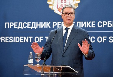 KAD ME VEĆ VUČETE ZA JEZIK... Vučić odgovorio stranoj novinarki: Uzeli ste 14 posto teritorije ovoj zemlji, vama je to smešno, meni nije!