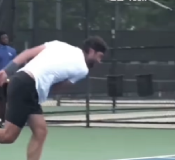 POMRAČENJE UMA Pobedio, a onda izveo najbizarniju proslavu ikada (VIDEO)