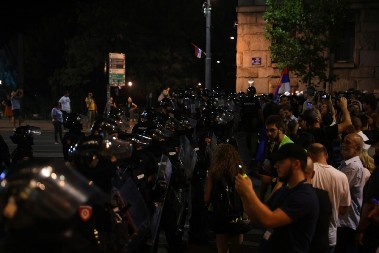 "BACI KOBRE DA SE IGRAMOOO..." Ovo je mrtav 'ladan napisao opozicioni novinar, likuje što pripadnik Kobri krvari! (FOTO)