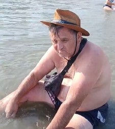 "ALBANAC GA MALTRETIRA, A SVI ĆUTE" Čovek snimao pevača u Ulcinju, ljudi zgroženi: "Stavili ste ga na stub srama" (VIDEO)