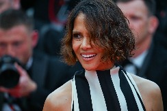 KRATKE FRIZURE OSVAJAJU JESEN Srpkinje zaboravile duge pramenove, izgledaju fenomenalno jer biraju ove stilove