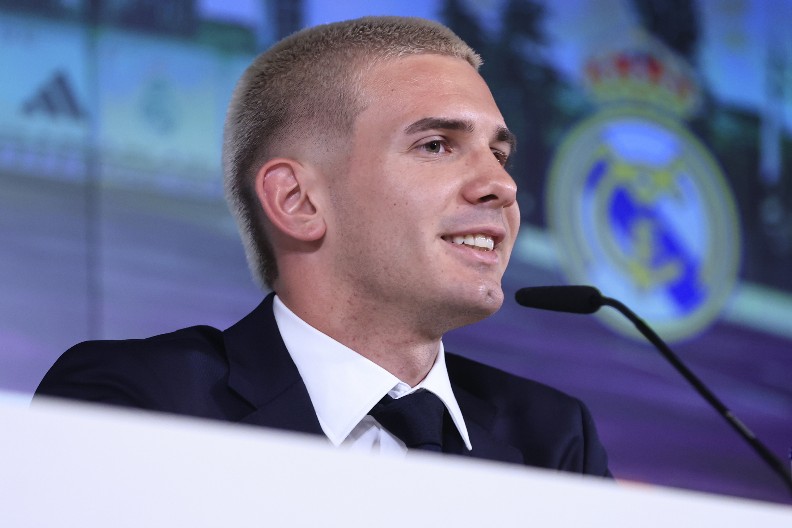 BOLJI POKLON ZA 18. ROĐENDAN NIJE MOGAO DA DOBIJE Real predstavio argentinsko čudo od 45 miliona evra