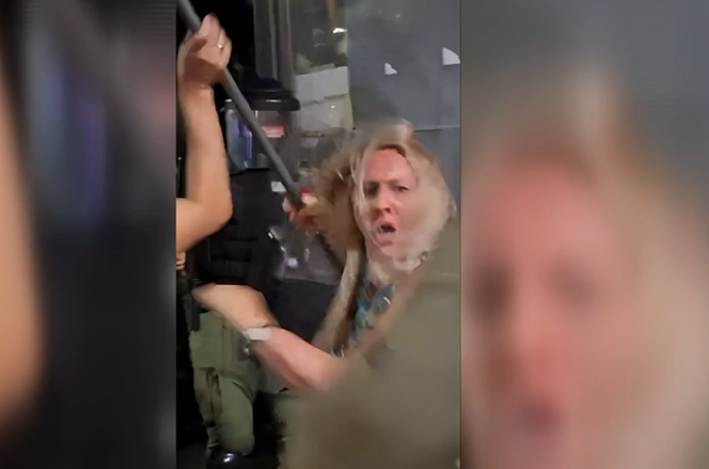 MUP DEMANTUJE FOTOGRAFIJU KOJA JE ZLOUPOTREBLJENA: Policija nije nasilna, žena na snimku napadala (VIDEO)žandarme